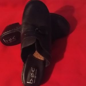 Boc black leather clogs w/ black tassels! Size 9M